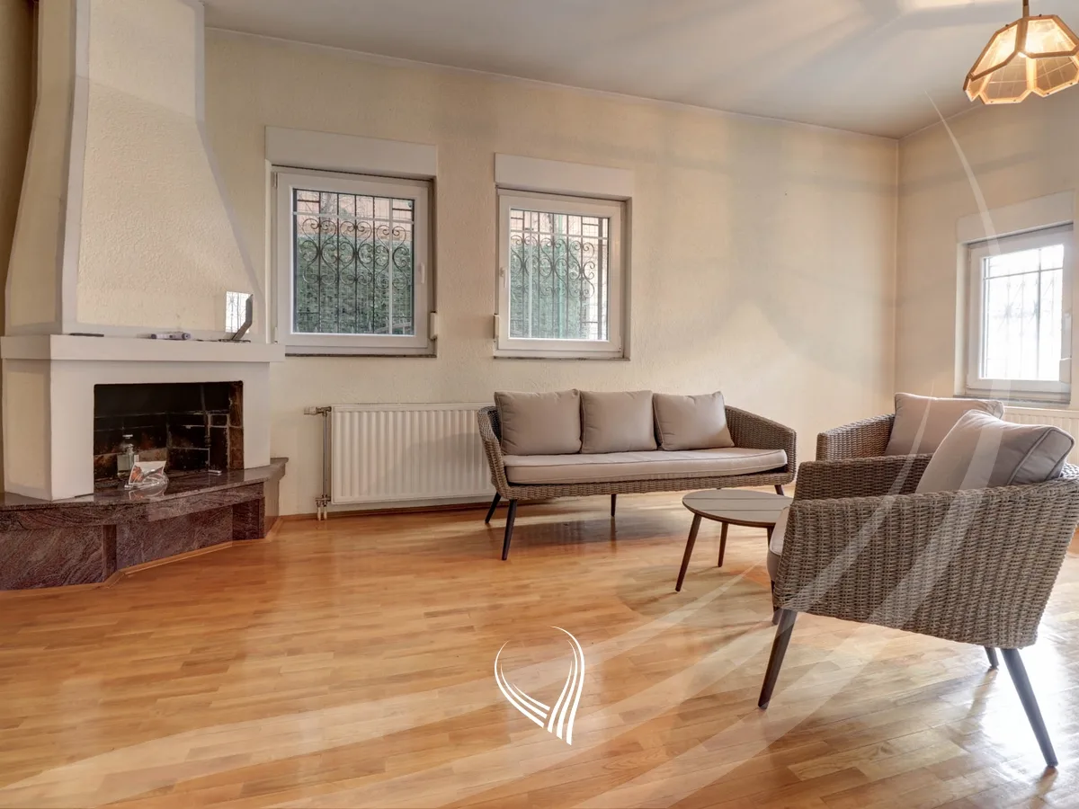 Shtëpi 700m2 në shitje në lagjen Velania
