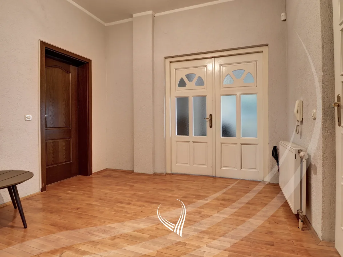 Shtëpi 700m2 në shitje në lagjen Velania