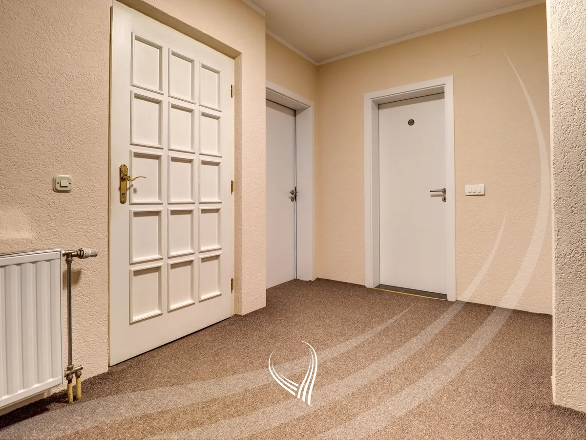 Shtëpi 700m2 në shitje në lagjen Velania