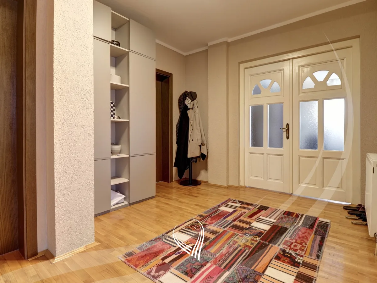 Shtëpi 700m2 në shitje në lagjen Velania