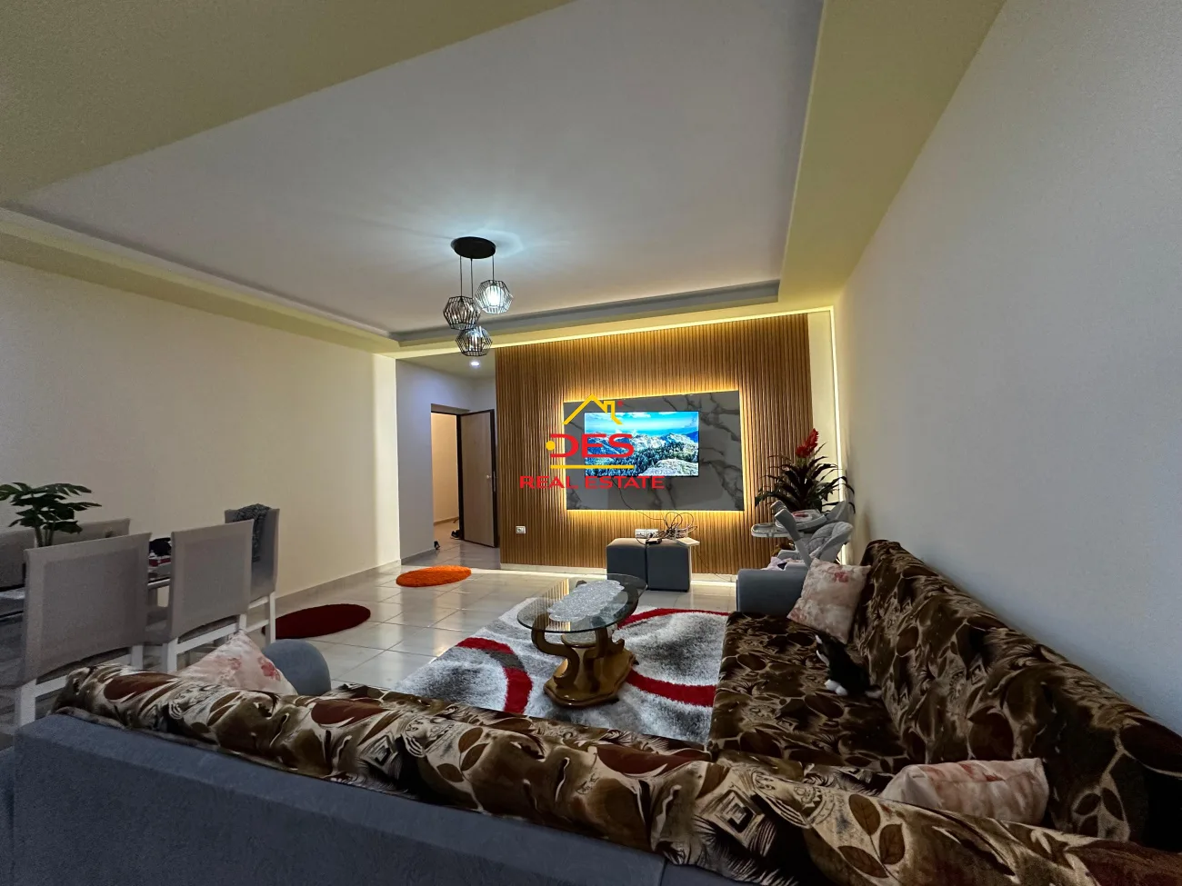 JEPET ME QIRA APARTAMENT 3+1 NË TRANSBALLKANIKE, VLORË . 📍 Pranë Omones