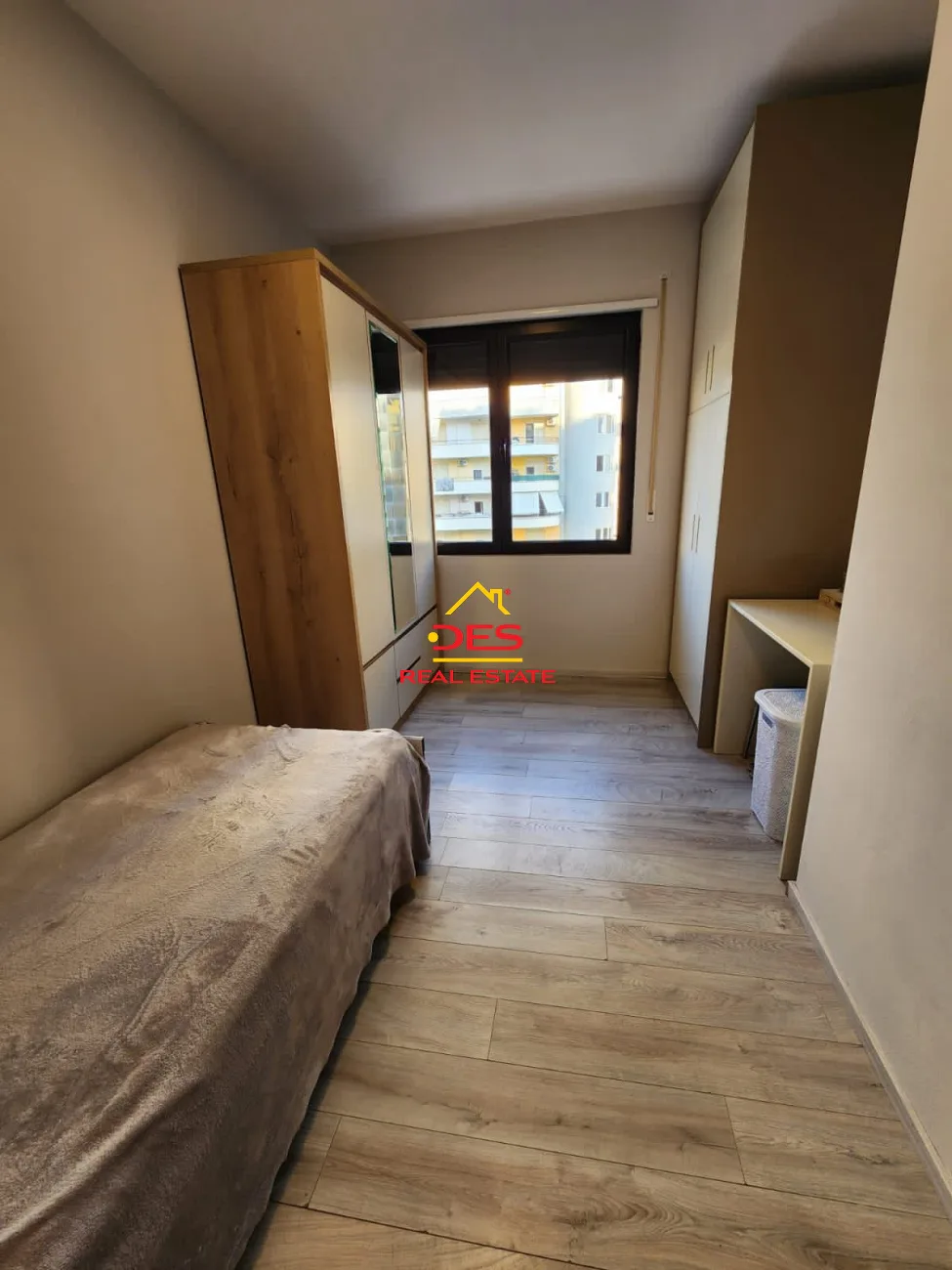 Jepet me qira apartament 2+1 pranë stadiumit flamurtari.
