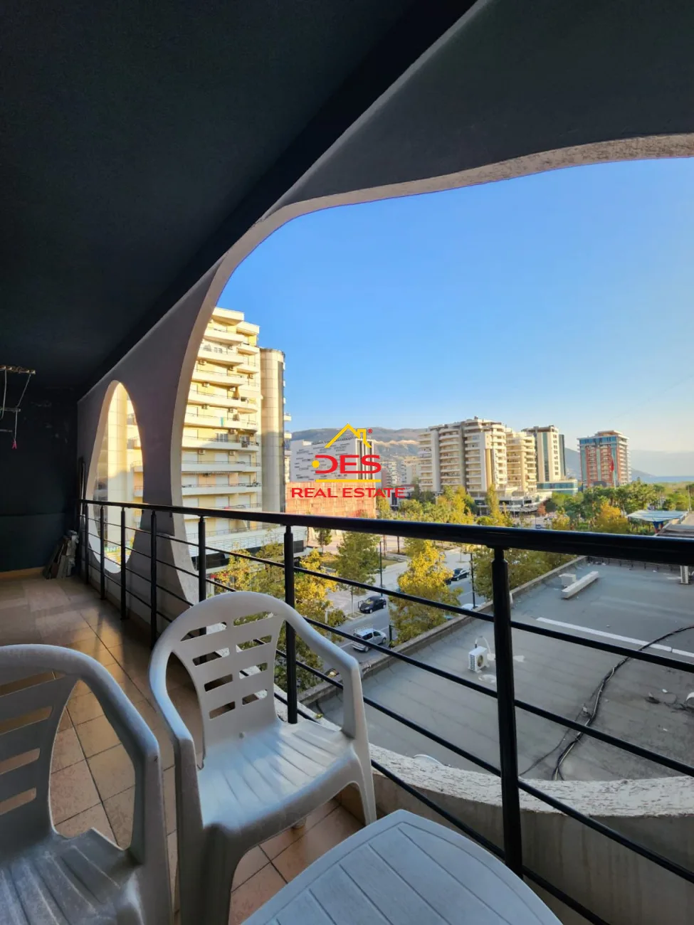 Jepet me qira apartament 2+1 pranë stadiumit flamurtari.