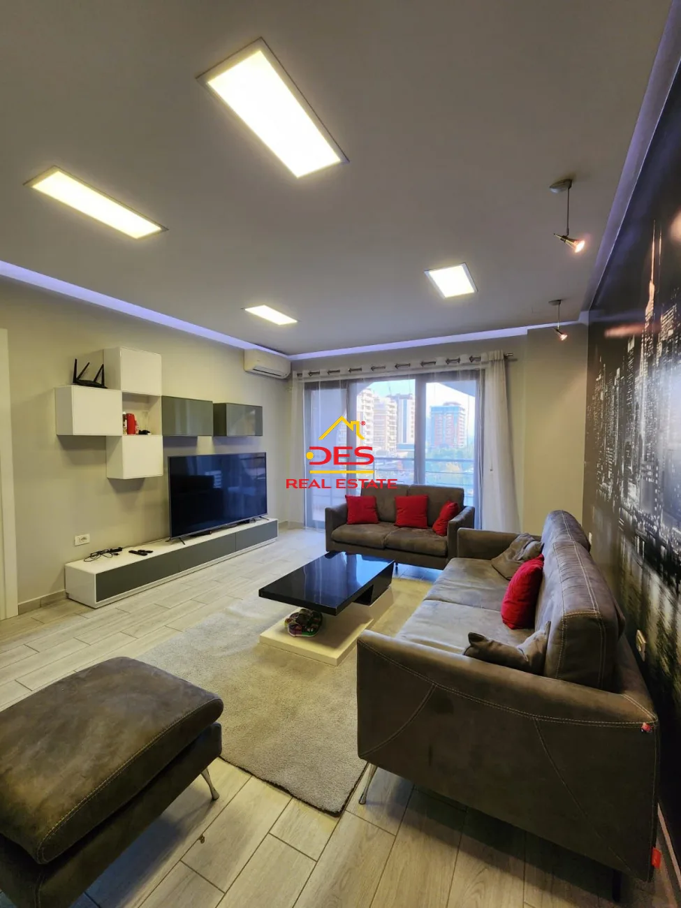 Jepet me qira apartament 2+1 pranë stadiumit flamurtari.