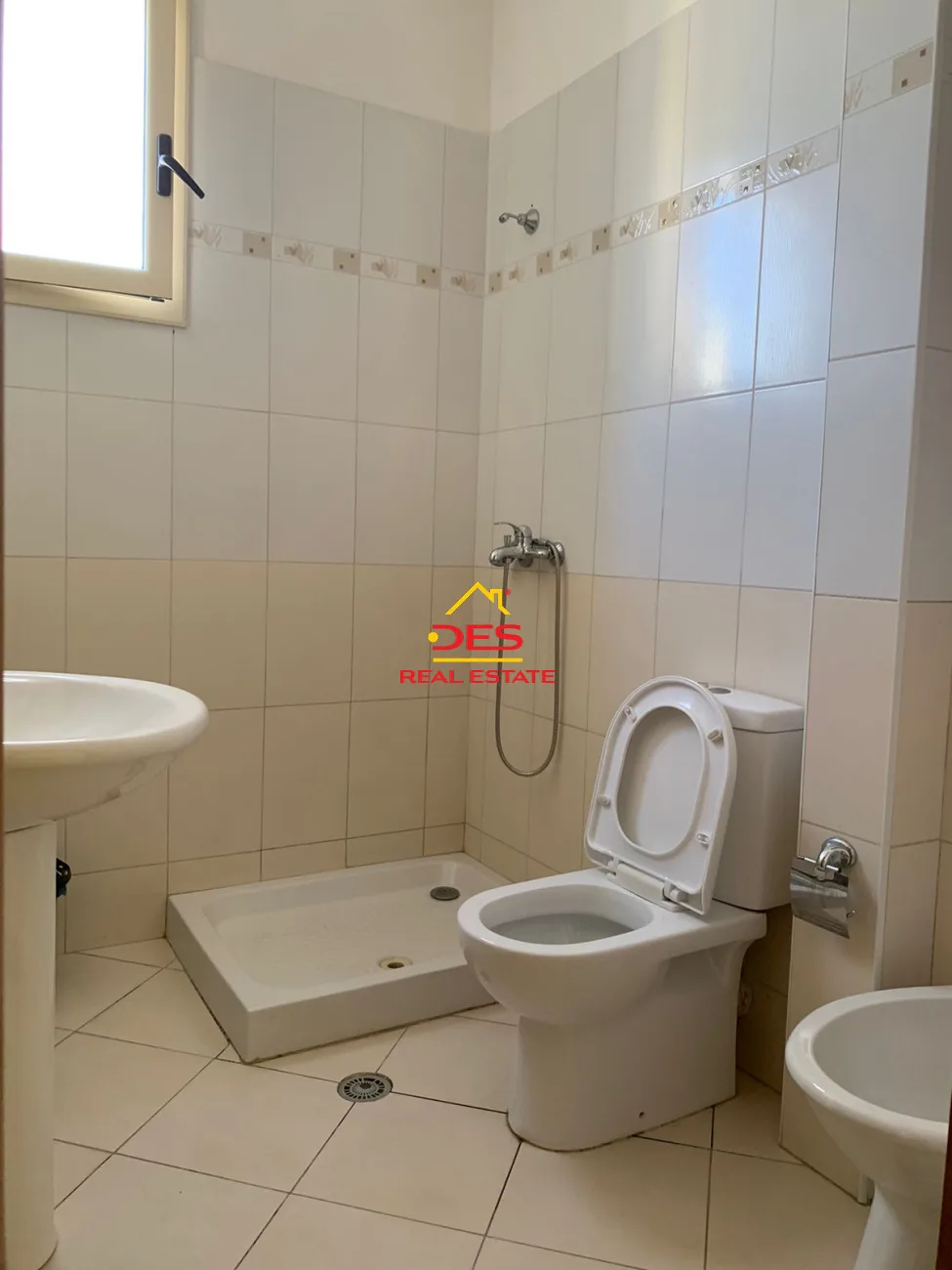 Jepet apartament 1+1 me qera në lungomare