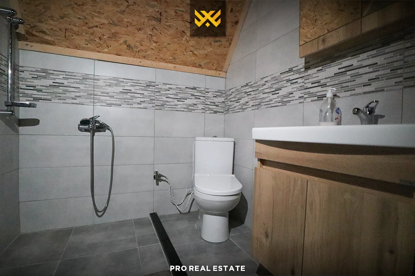 Villë 190m² për #SHITJE në Brezovicë.