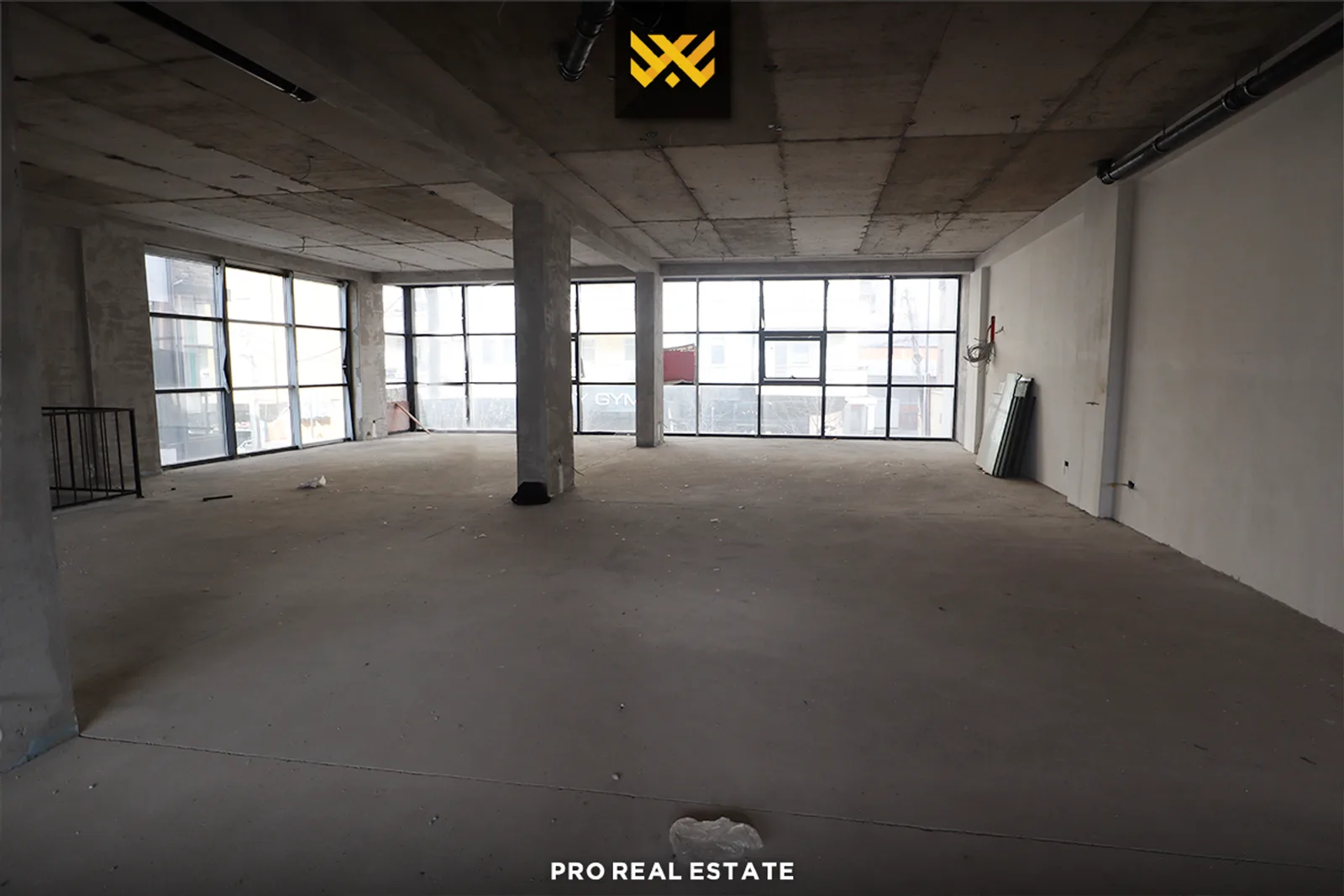 Lokal – Zyre 260m² me #QIRA në Fushë Kosovë.