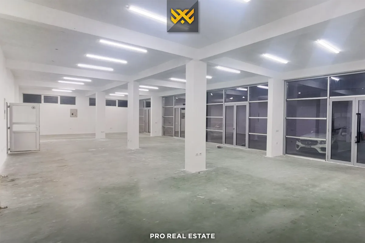 Lokal 250m² me #QIRA në Fushë Kosovë.
