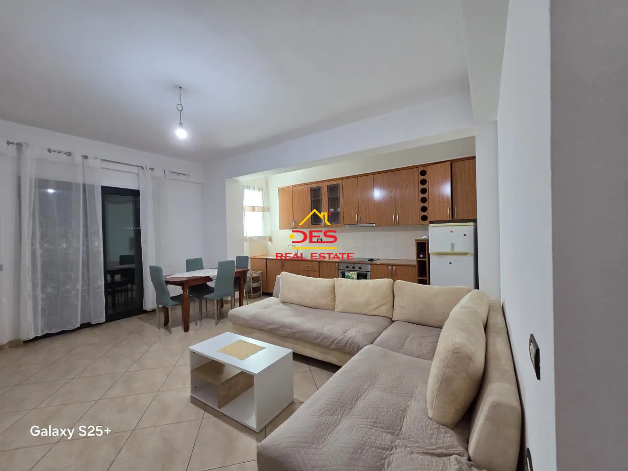 Jepet me qira apartament 2+1+2+ garazh te rruga e “çipajve”, vlorë