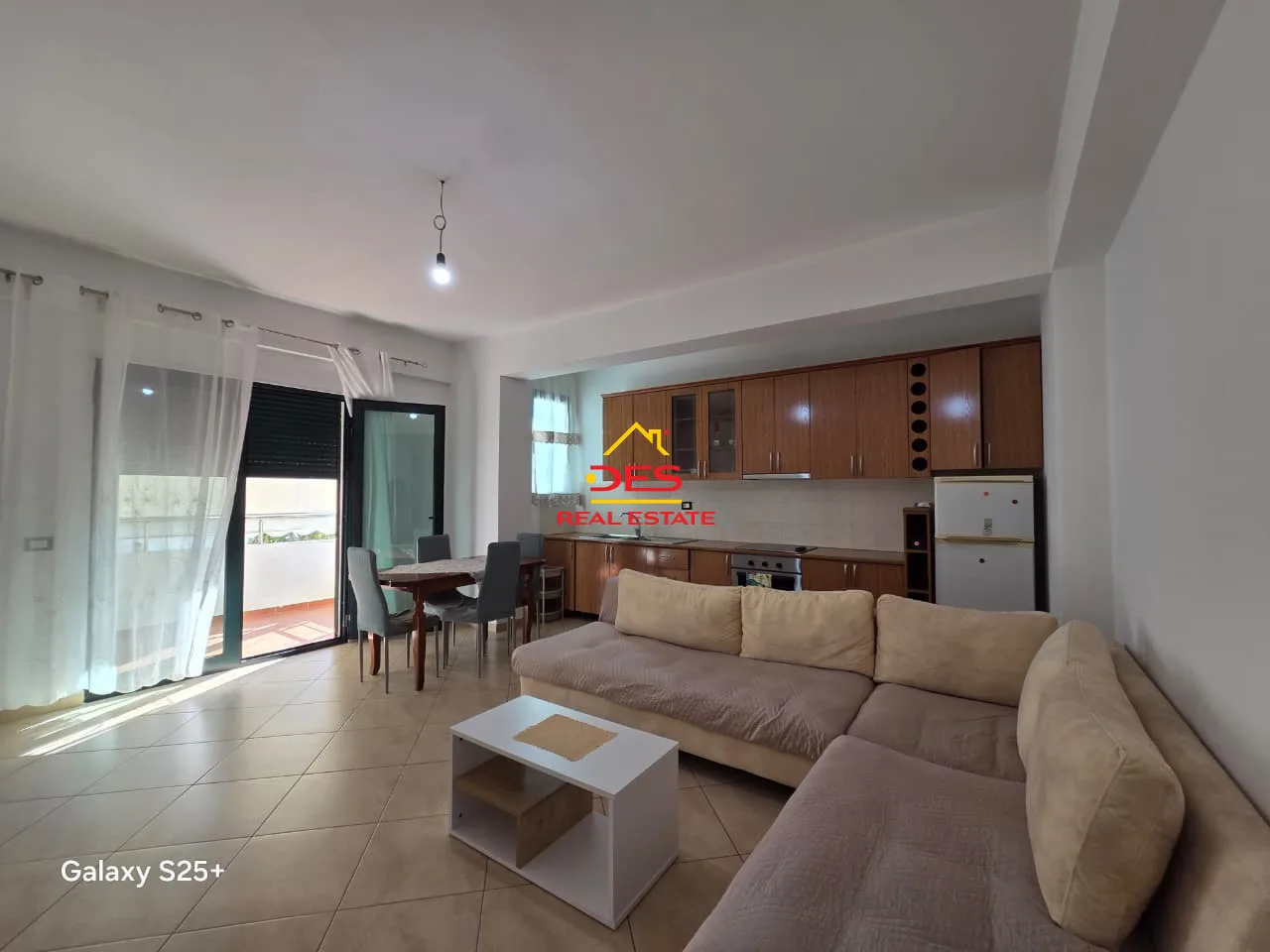 Jepet me qira apartament 2+1+2+ garazh te rruga e “çipajve”, vlorë