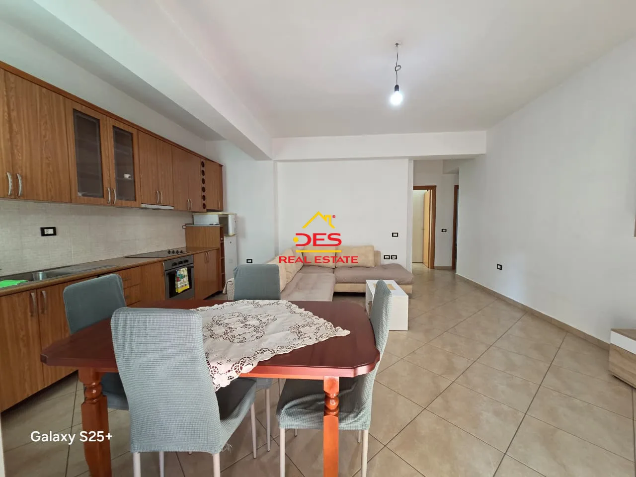 Jepet me qira apartament 2+1+2+ garazh te rruga e “çipajve”, vlorë