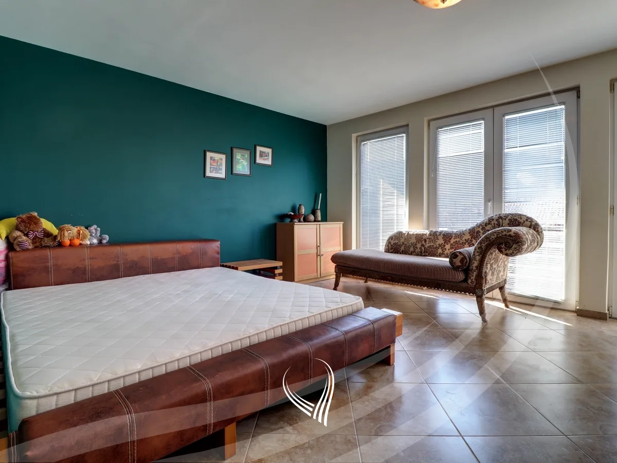Shtëpia 750m2 në shitje në lagjen Sofalia