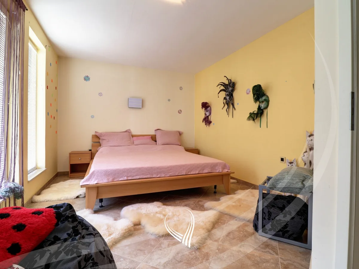 Shtëpia 750m2 në shitje në lagjen Sofalia