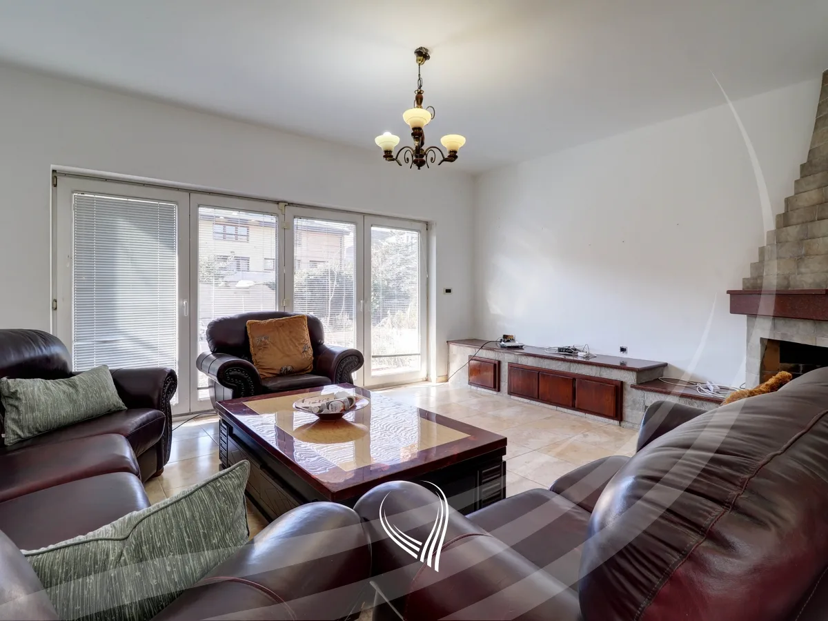 Shtëpia 750m2 në shitje në lagjen Sofalia