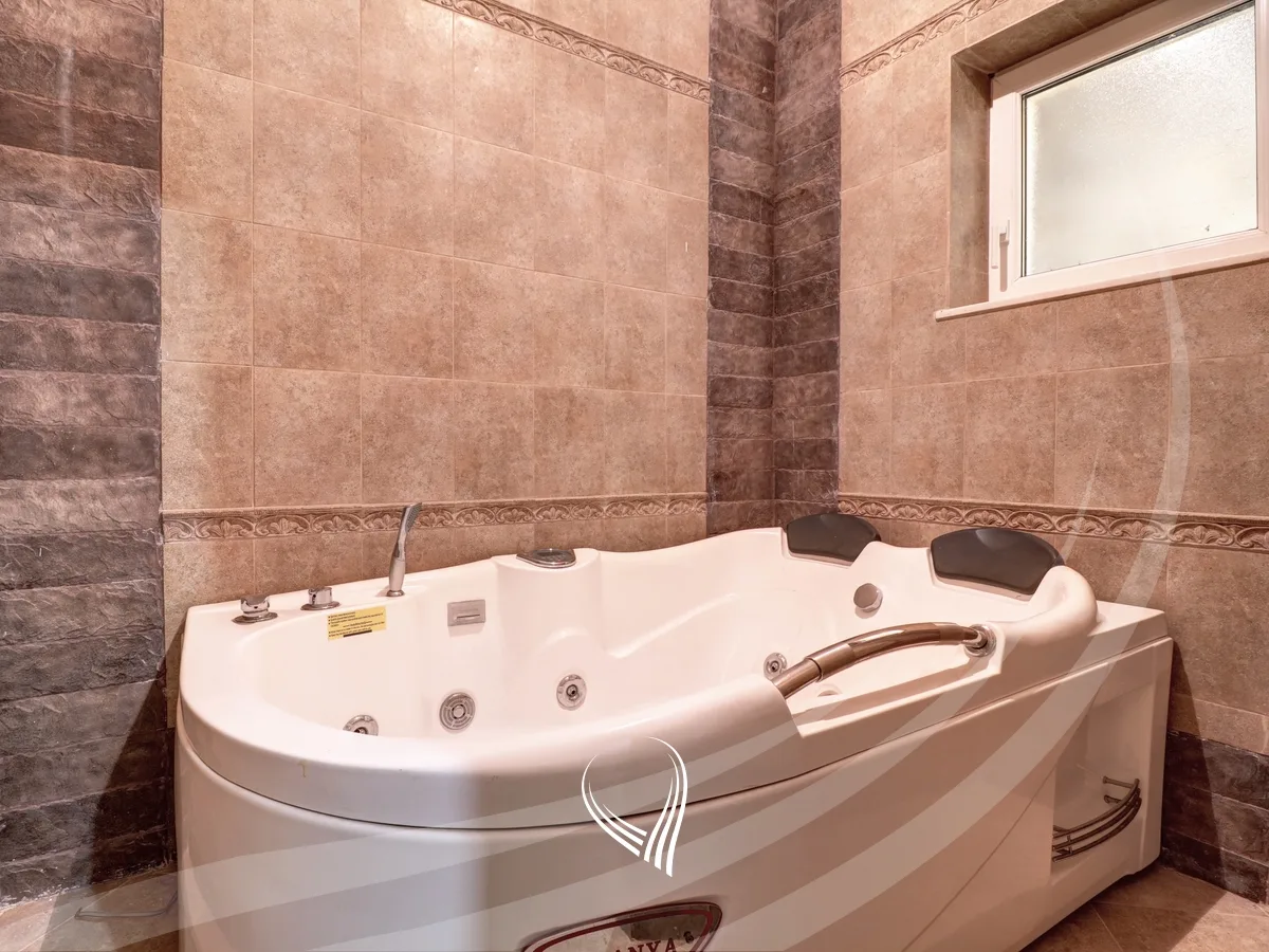 Shtëpia 750m2 në shitje në lagjen Sofalia