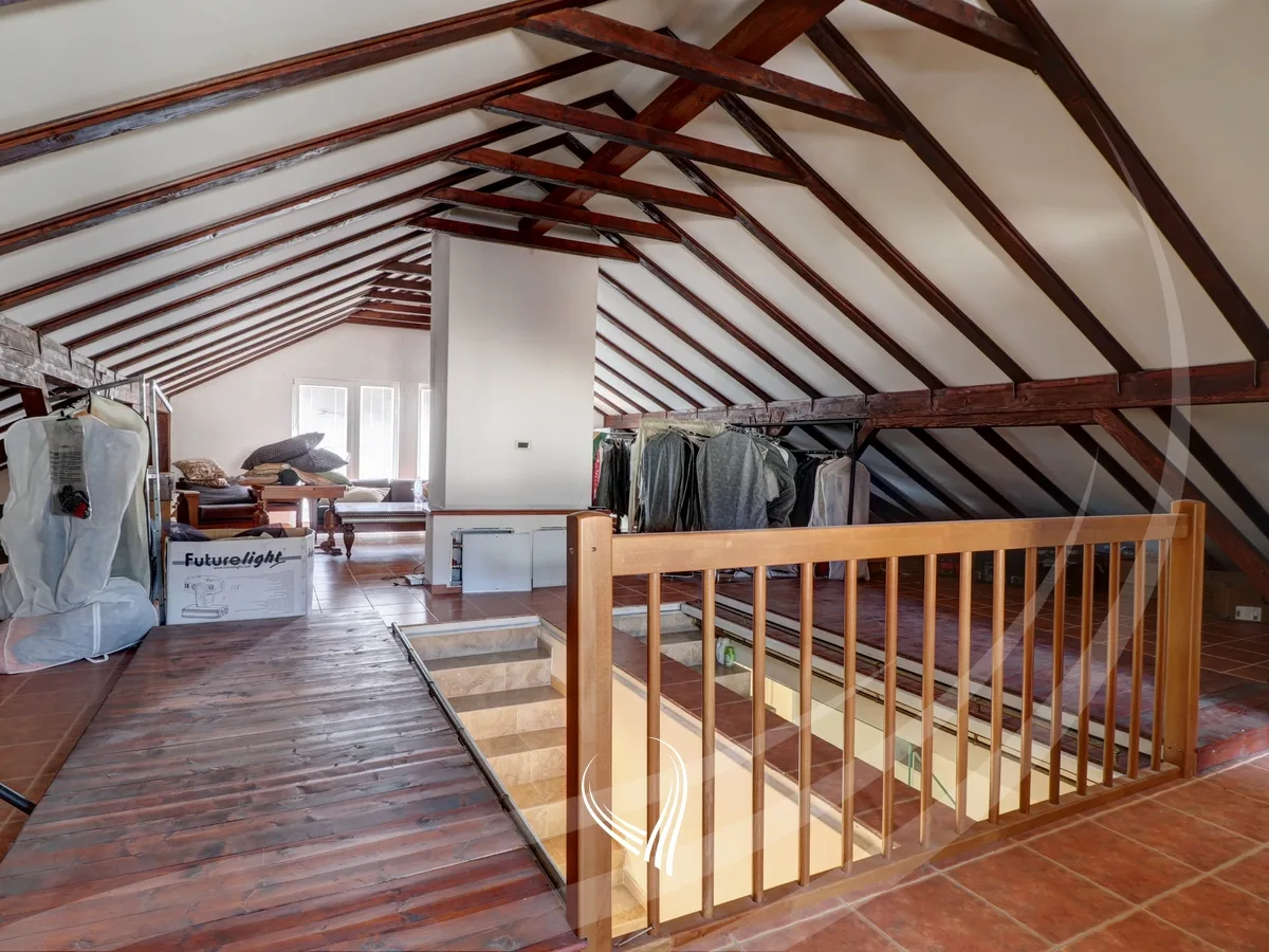 Shtëpia 750m2 në shitje në lagjen Sofalia