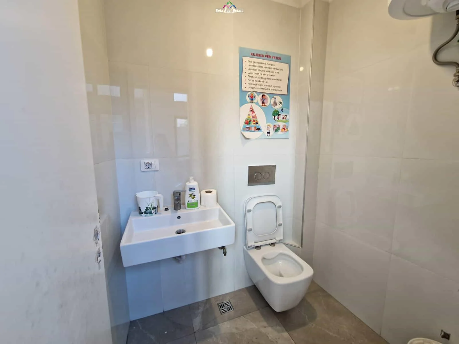 Dyqan me Qera Tek Medreseja ( ID BD21905) Tirane