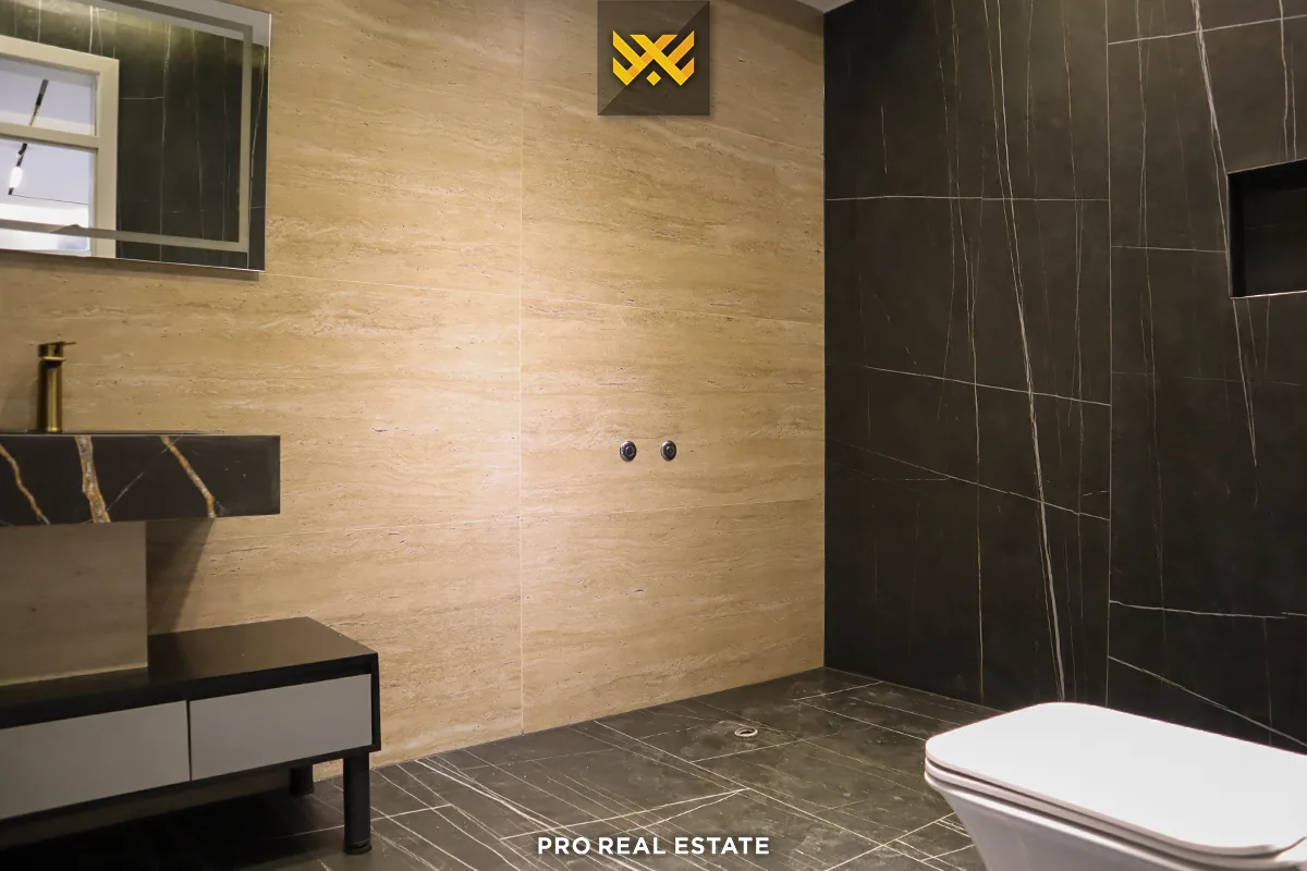 Banesë / Zyrë 155m² me #QIRA në Lakrishtë