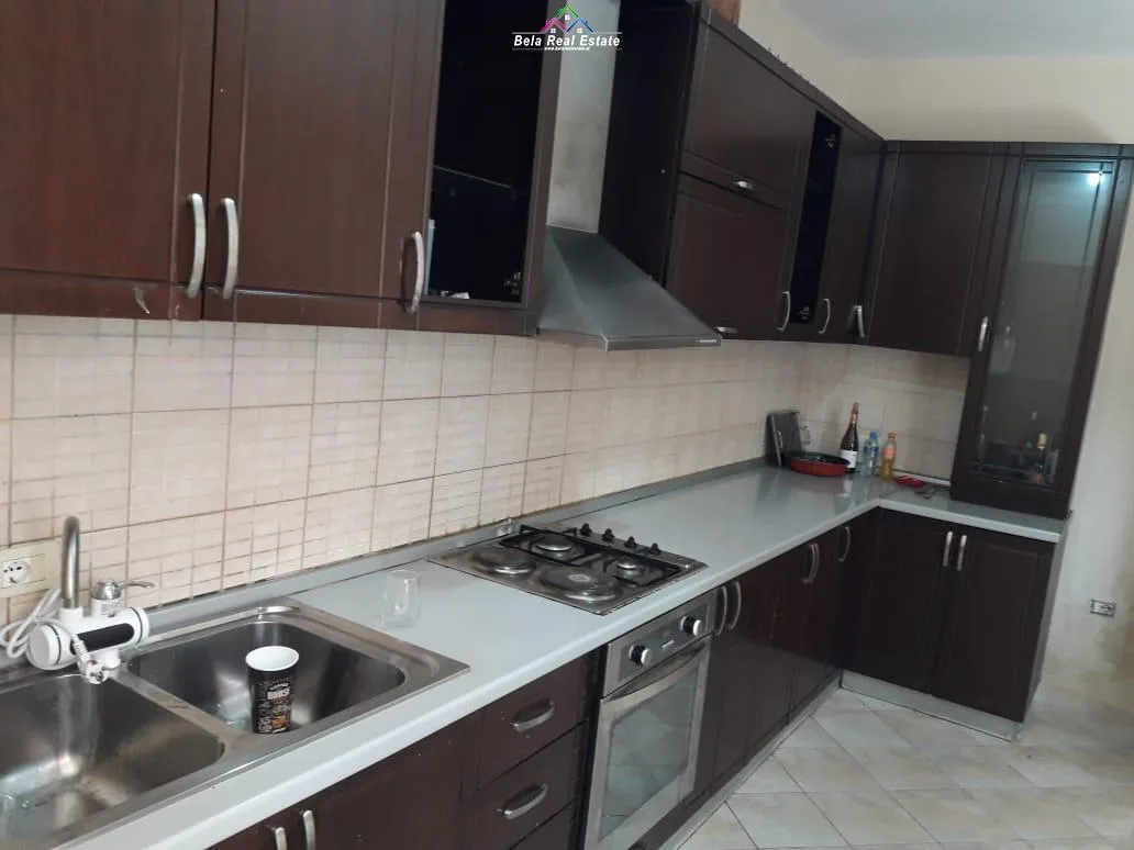 Apartament Me Qera 2+1+2 Prane Spitalit Amerikan 3 (ID B220892) Tirane