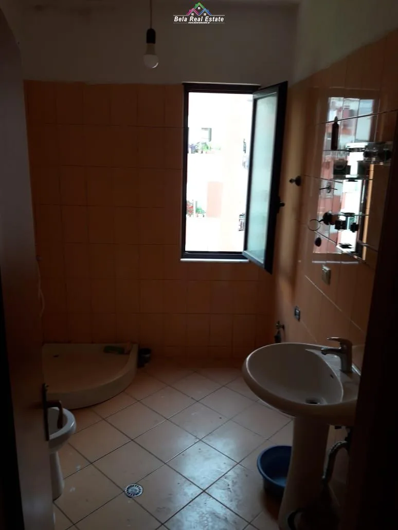 Apartament Me Qera 2+1+2 Prane Spitalit Amerikan 3 (ID B220892) Tirane
