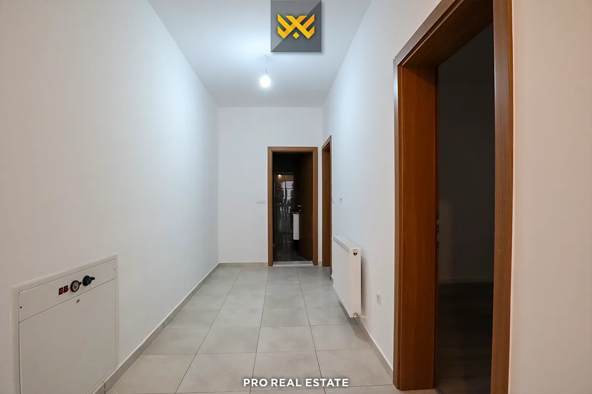 Banesë / Zyrë 92m² me #QIRA te Rruga B