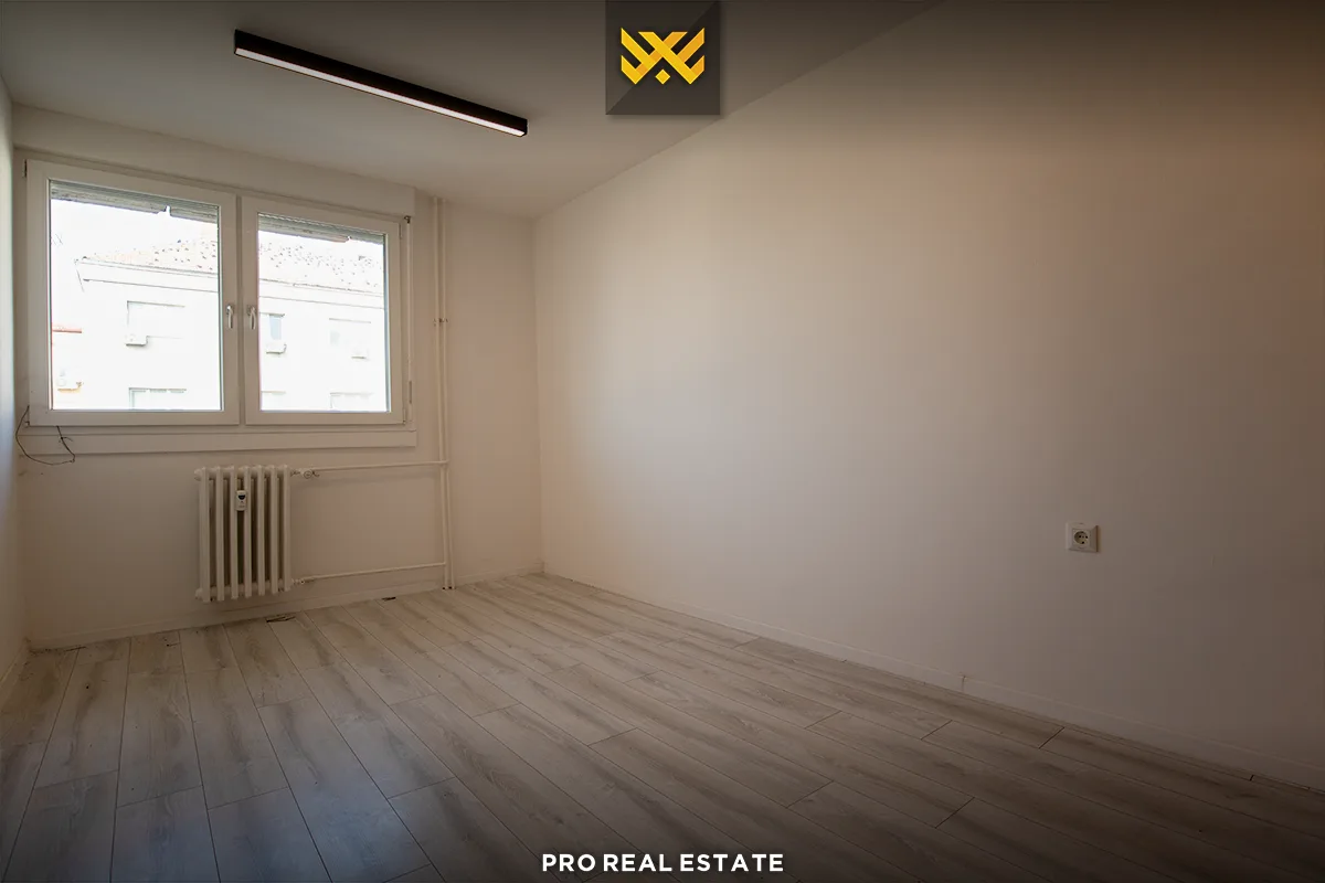 Banesë - Zyrë 85m² me #QIRA në Qendër