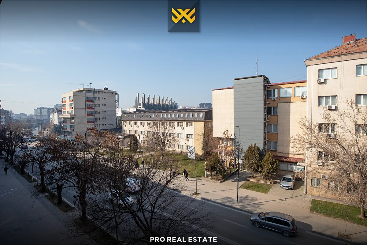 Banesë - Zyrë 85m² me #QIRA në Qendër