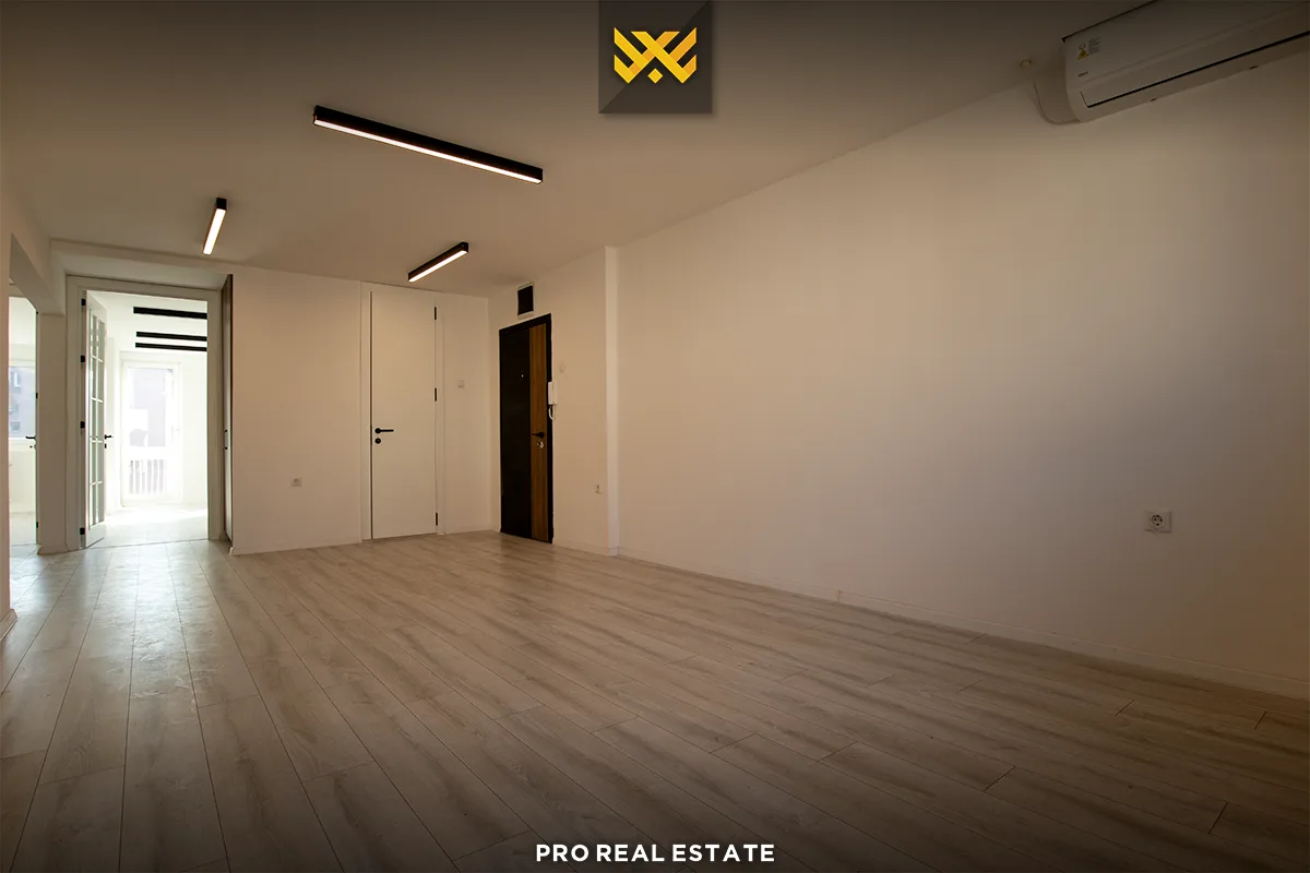 Banesë - Zyrë 85m² me #QIRA në Qendër