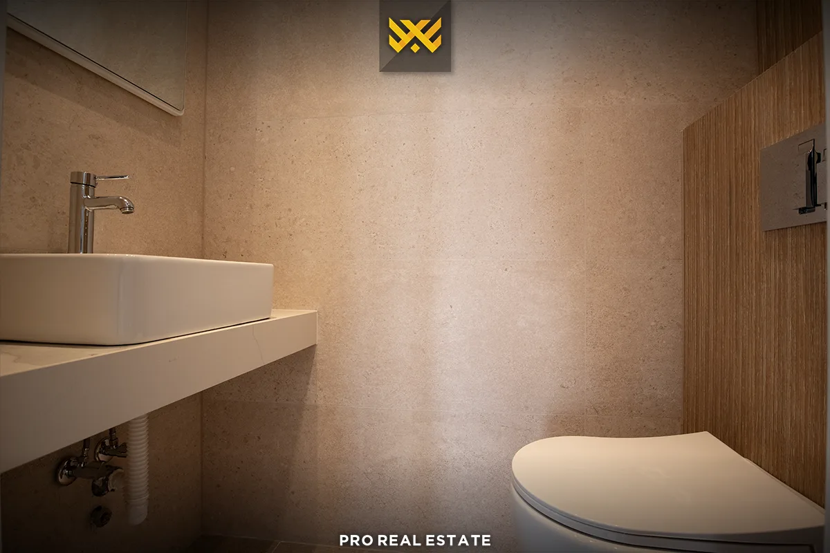 Banesë - Zyrë 85m² me #QIRA në Qendër
