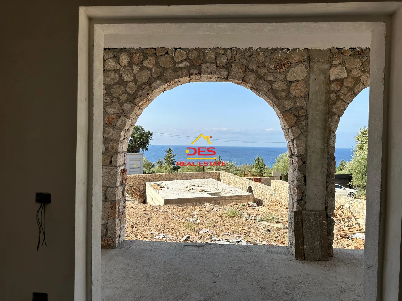 Shitet apartament 1+1 në një rezidencë në dhërmi. 🌅 me pamje nga deti