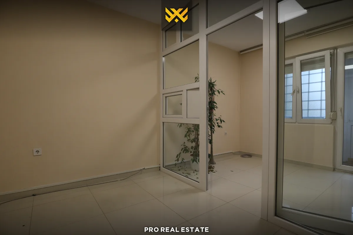 Banesë - Lokal 80m² me #QIRA në Ulpianë.