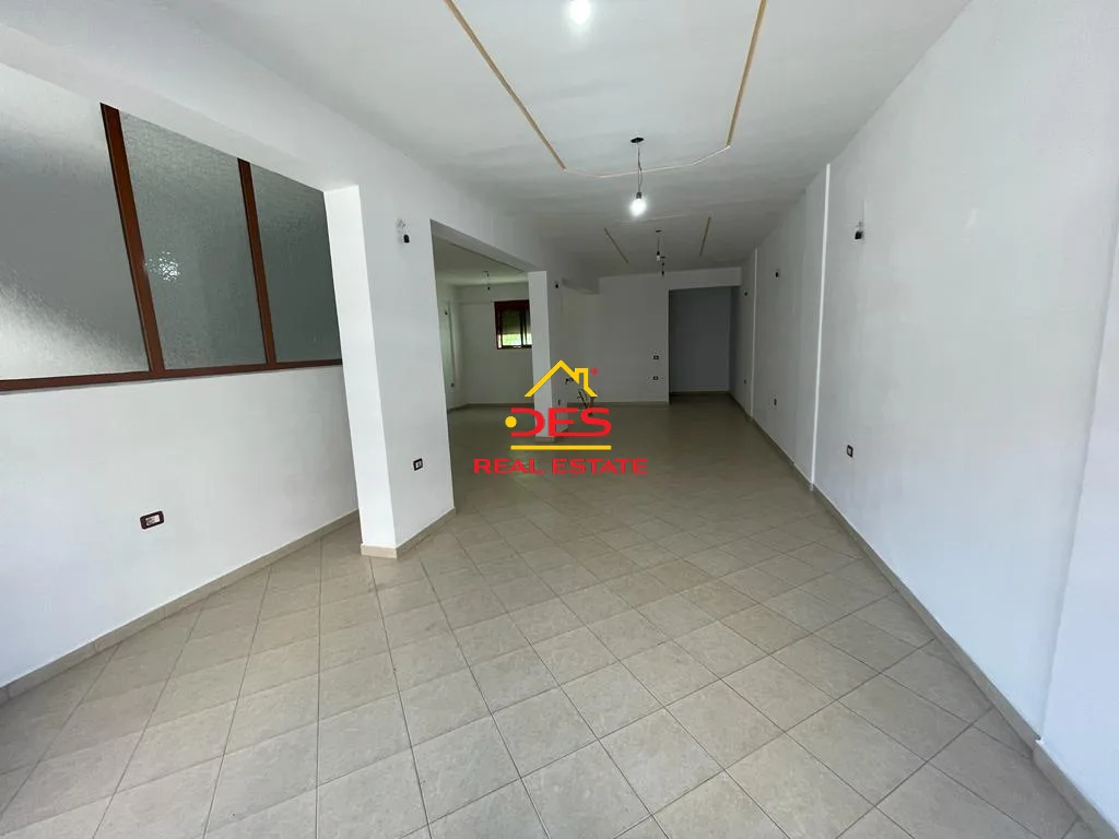 JEPET ME QERA AMBIENT BIZNESI 2 KATE + 1 KATË BODRUM 📍 Transballkanike,Vlore