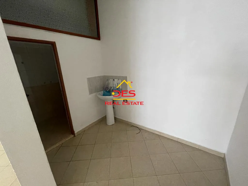 JEPET ME QERA AMBIENT BIZNESI 2 KATE + 1 KATË BODRUM 📍 Transballkanike,Vlore