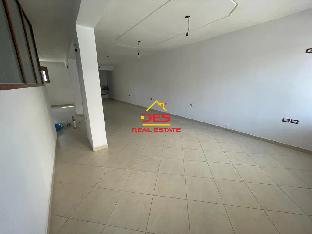 JEPET ME QERA AMBIENT BIZNESI 2 KATE + 1 KATË BODRUM 📍 Transballkanike,Vlore