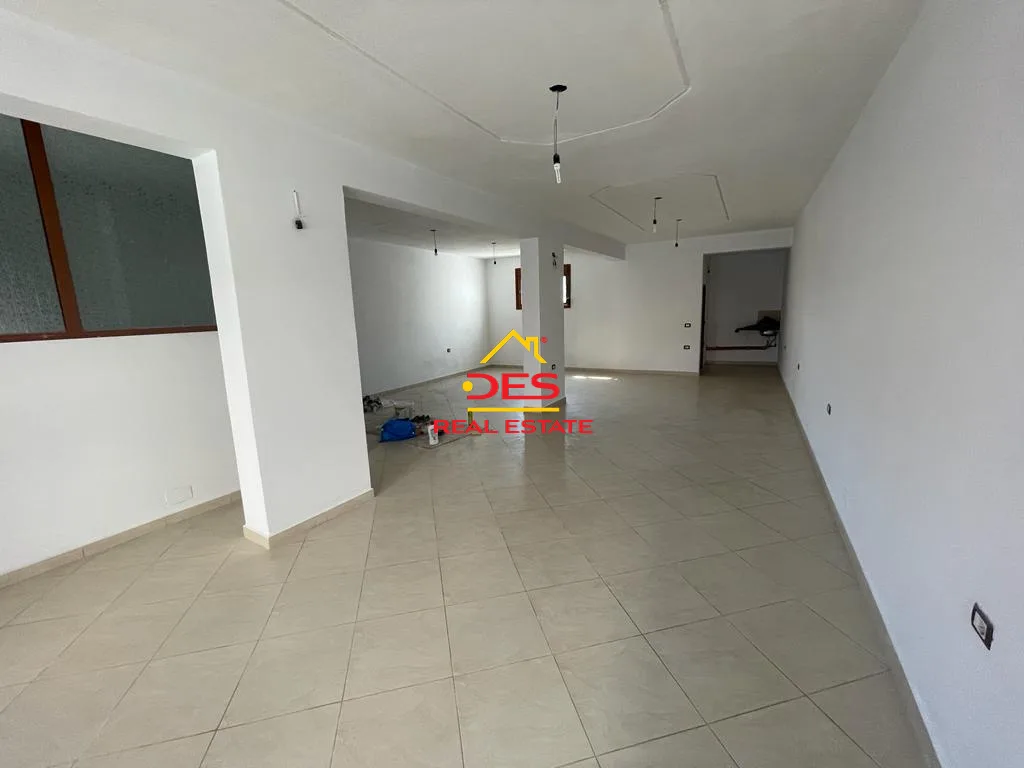 JEPET ME QERA AMBIENT BIZNESI 2 KATE + 1 KATË BODRUM 📍 Transballkanike,Vlore