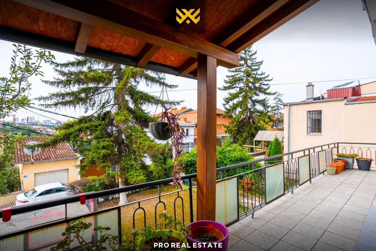Shtëpi 250m² për #SHITJE në Taslixhe.