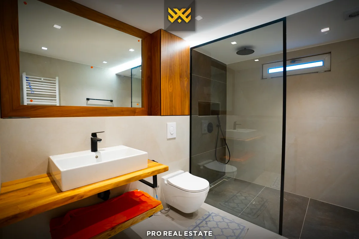 Shtëpi 250m² për #SHITJE në Taslixhe.