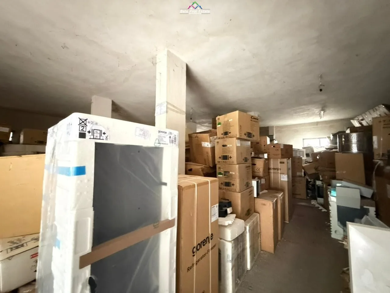 Magazine Me Qera Tek 21 Dhjetori ( ID BM296) Tirane