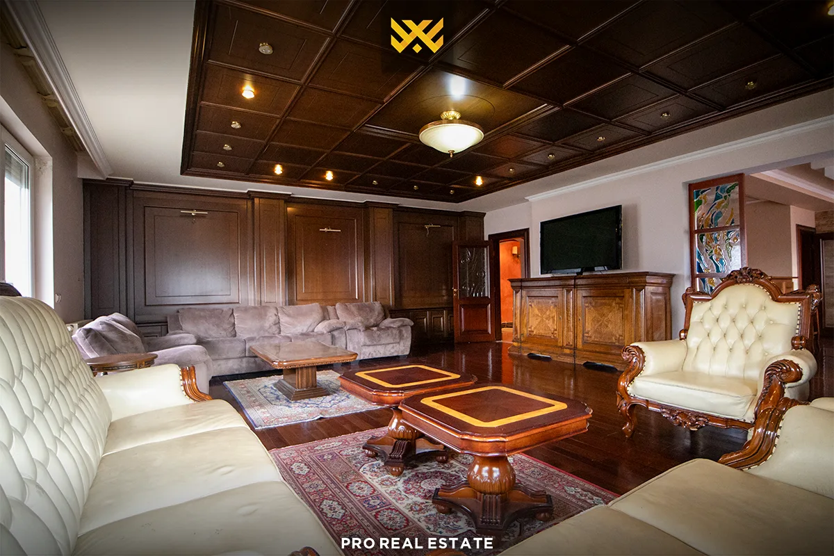 Banesë - Zyrë 225m² Neto me #QIRA në Pejton.