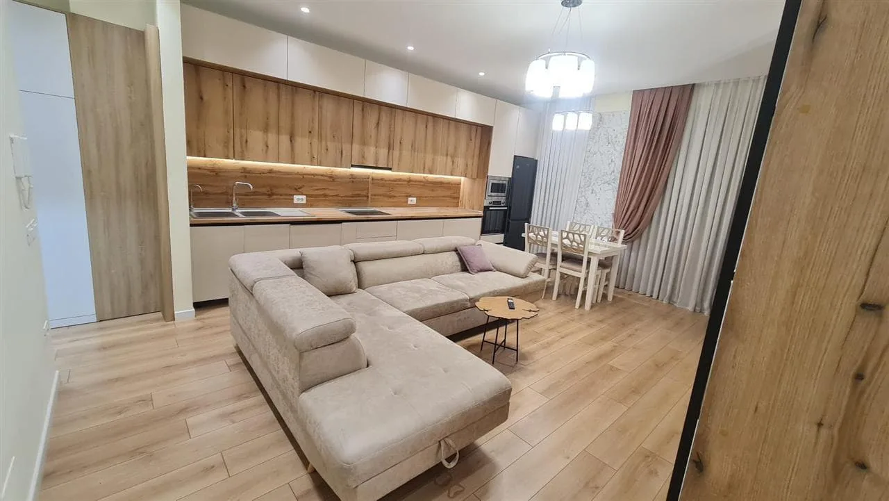 Apartament Me Qera 2+1+2 prane Farmacise 10 (ID B2201263) Tirane