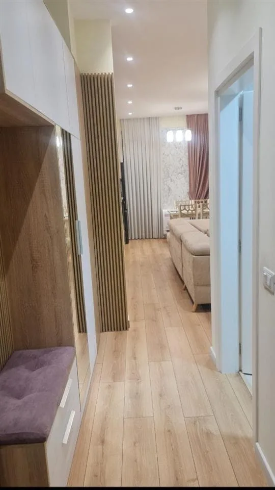 Apartament Me Qera 2+1+2 prane Farmacise 10 (ID B2201263) Tirane