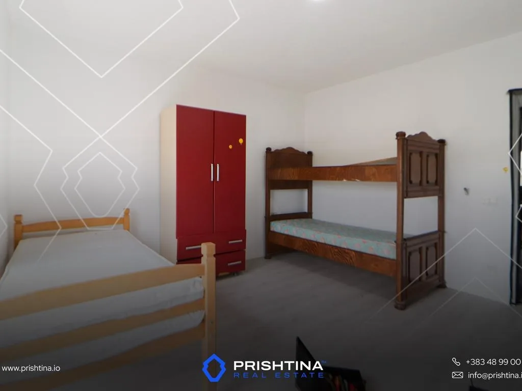 Shtëpi me qira 500m² te Përroi i Njelmët