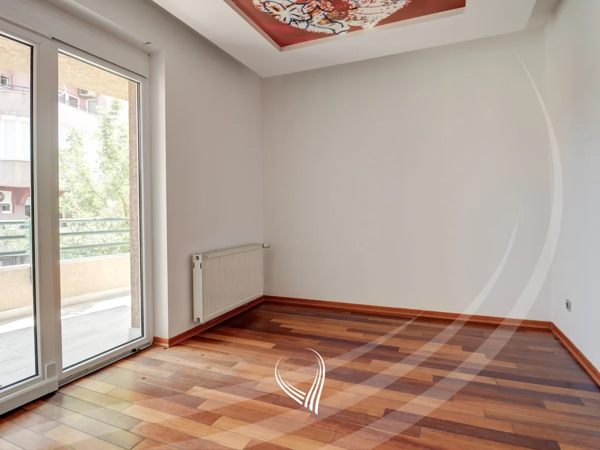 Banesë me 3 dhoma gjumi me qira në lagjen Pejton