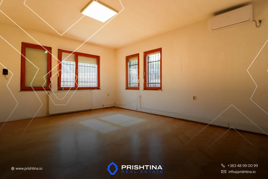 Shtëpi me qira 360m² + 3.7 ari oborr në Dragodan