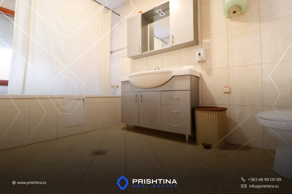 Shtëpi me qira 360m² + 3.7 ari oborr në Dragodan