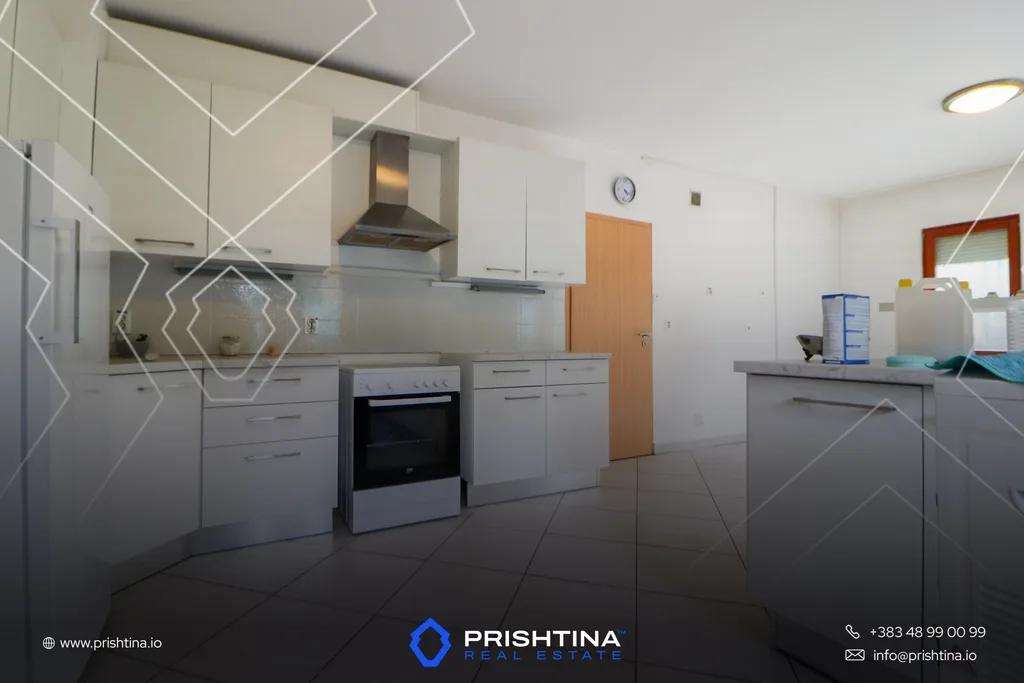 Shtëpi me qira 360m² + 3.7 ari oborr në Dragodan
