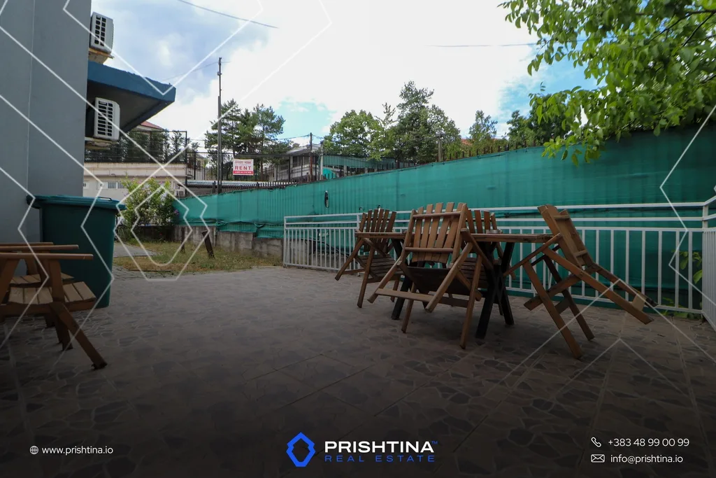 Shtëpi me qira 360m² + 3.7 ari oborr në Dragodan