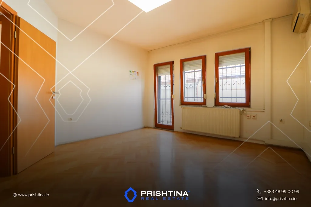 Shtëpi me qira 360m² + 3.7 ari oborr në Dragodan