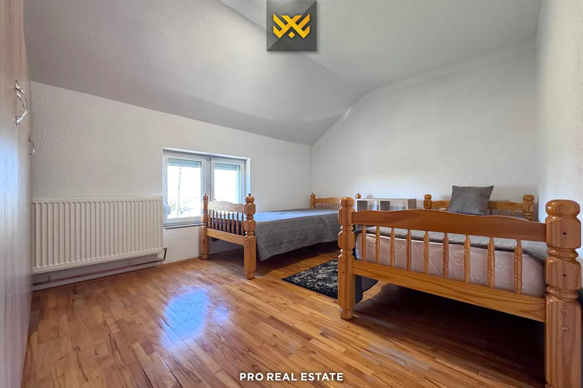Shtëpi 200m² për #SHITJE në Hajvali