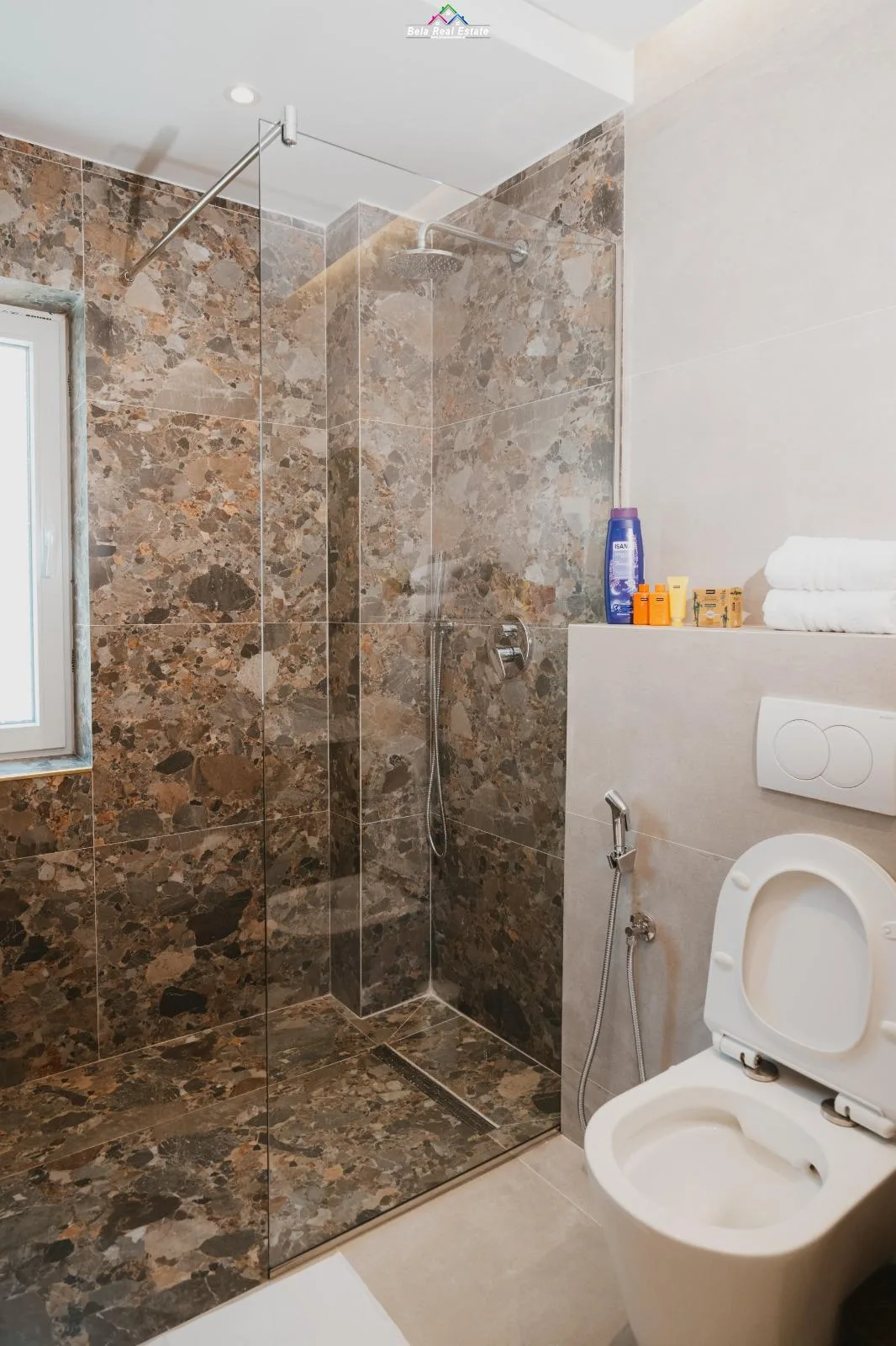 2 Garsoniere me Qera Tek Myslym Shyri (ID BG174) Tirane
